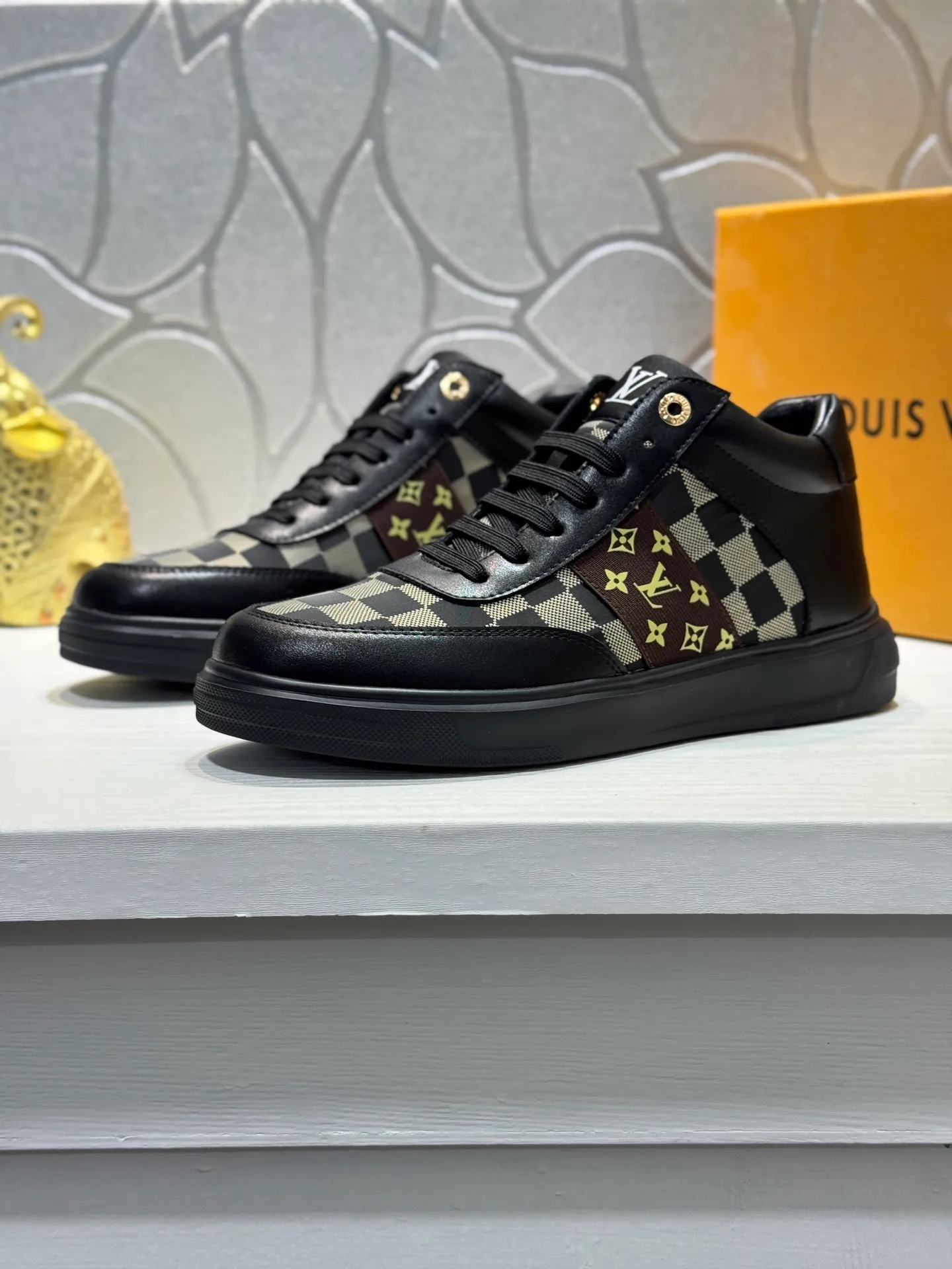 Men's Men's Shoes 💰420 [New Style] 🌂🌂Louis Vuitton😘L Luxurious new men's high-top sports boots, the upper is made of cowhide stitched with Lv plaid, and the style is fashionable. The sheepskin lining is high-end and comfortable, and the original rubber outsole is light and wear-resistant! Purely handmade, details determine quality! Size: 38-44<45 customized